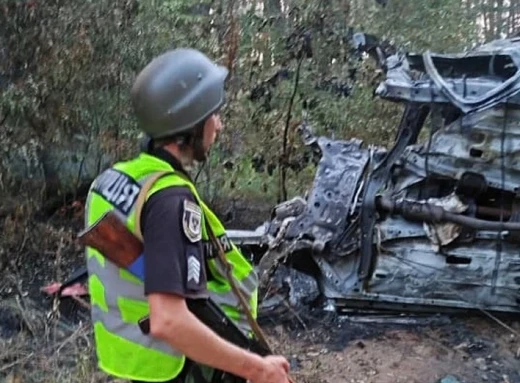 На Чернігівщині підірвався легковий автомобіль: загинули чоловік та жінка, двоє дітей у лікарні фото