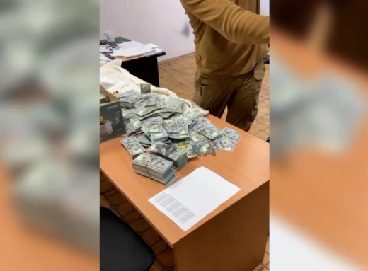 Під час обшуків у колишнього голови Чернігівської обласної ВЛК виявили майже 1 мільйон доларів  фото