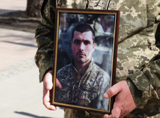 У Ніжині провели в останню путь загиблого воїна - Сергія Дирду фото