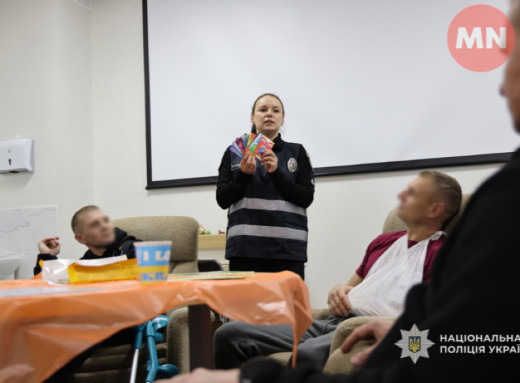 У Чернігові психологи поліції та ДСНС провели сеанс глинотерапії для поранених бійців фото