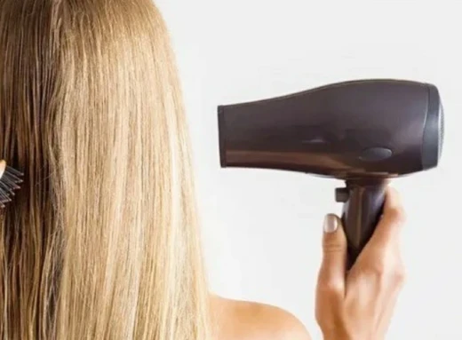 Як правильно сушити волосся феном: поради перукарів фото