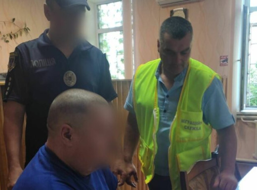 У селі на Чернігівщині затримали росіянина, який незаконно перебував в Україні фото