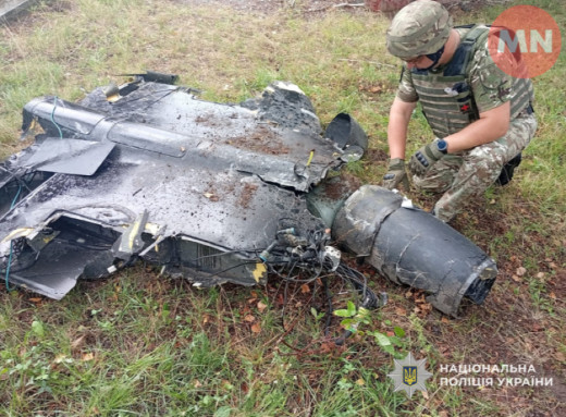 На Ніжинщині вибухотехніки поліції знешкодили бойову частину ворожого дрона фото На Ніжинщині вибухотехніки поліції знешкодили бойову частину ворожого дрона фото