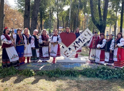 Вокальні колективи з Ніжина взяли участь у Фестивалі борщу в Бахмачі фото