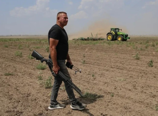 Фермер із Херсонщини, який сам розміновував поля, посмертно став Героєм України фото