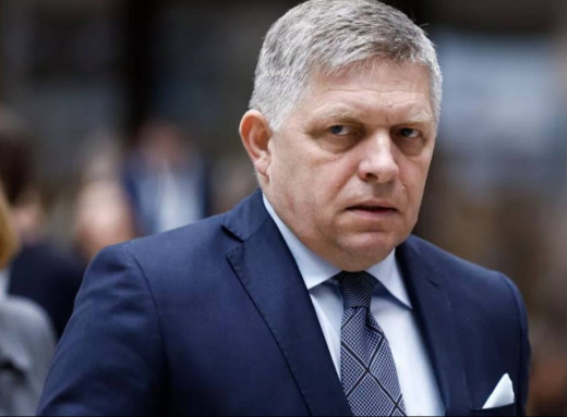 Премʼєр Словаччини Роберт Фіцо відмовився підписувати кредити на військові потреби України фото Премʼєр Словаччини Роберт Фіцо відмовився підписувати кредити на військові потреби України фото