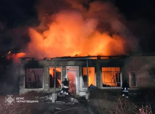 Росіяни обстріляли 11 прикордонних сіл Чернігівщини: по Семенівці влучили дрони, є поранені фото