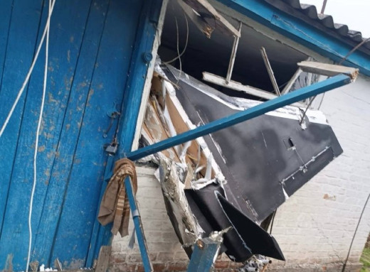 У Прилуцькому районі через падіння уламків БпЛА пошкоджено житловий будинок фото У Прилуцькому районі через падіння уламків БпЛА пошкоджено житловий будинок фото