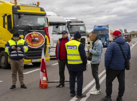 Українські перевізники у відповідь блокуватимуть кордон з Польщею: що відомо фото