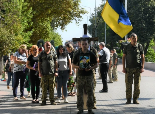 Ніжин попрощався з Воїном — Євгеном Райном фото