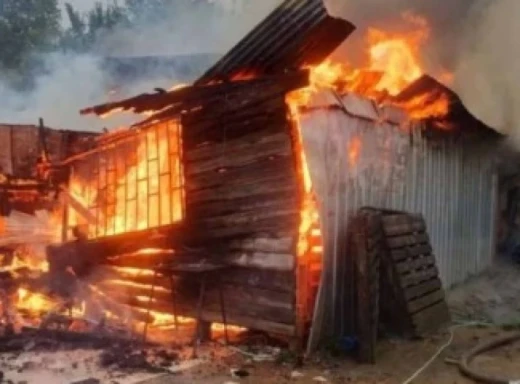 На Ніжинщині горіла будівля: що відомо фото