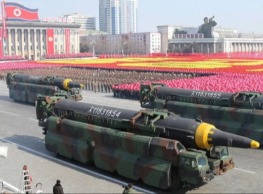 Північна Корея провела випробування твердопаливної гіперзвукової ракети фото