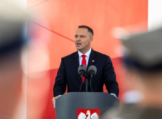 Польща має розвивати власний ядерний потенціал, заявив президент Кароль Навроцький фото