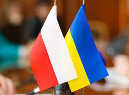 Bloomberg: підтримка Польщею українців дає тріщину у небезпечний момент фото