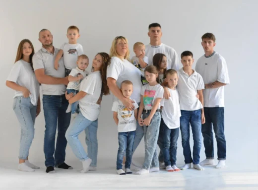 Батька восьми дітей не випустили з України: чому розгорівся скандал фото