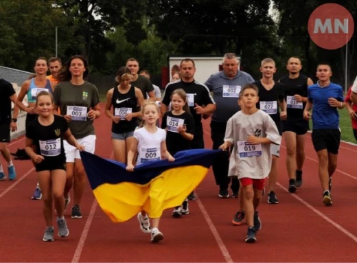 У Ніжині відбувся забіг «Шаную воїнів, біжу за героїв України»: патріотичне вшанування захисників фото