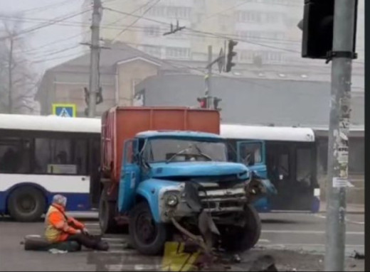 У Чернігові під час ДТП травмувалися троє людей, серед них дитина: подробиці аварії фото