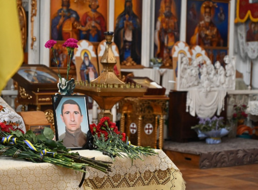 У Ніжині попрощалися із загиблим воїном Національної гвардії України фото У Ніжині попрощалися із загиблим воїном Національної гвардії України фото