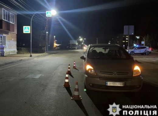 У Ніжині автівка збила пішохода: потерпілого госпіталізували (Доповнено) фото