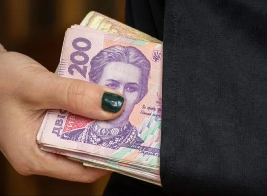 Псевдобанкір ошукав жінку на 95 тисяч гривень: подробиці фото