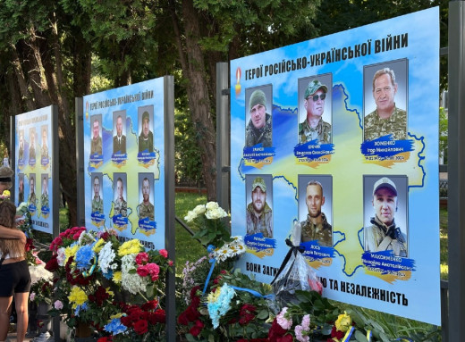 У Ніжині встановили ще три стенди загиблим Воїнам — Фото фото У Ніжині встановили ще три стенди загиблим Воїнам — Фото фото