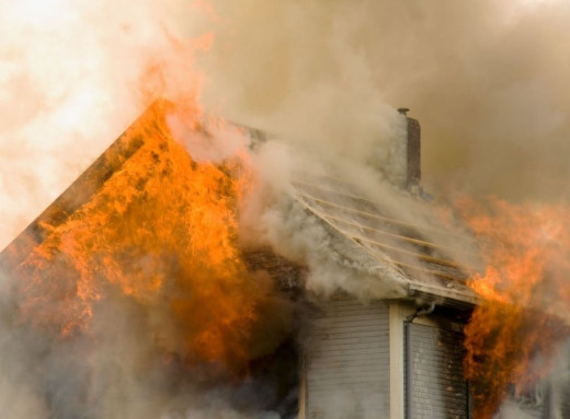 На Чернігівщині дрон влучив у житловий будинок: поранена жінка, її 14-річний син у шоковому стані фото