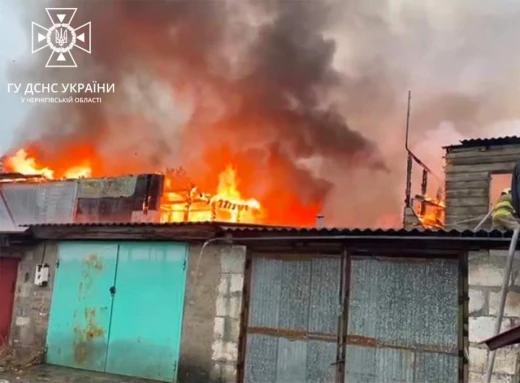 На Чернігівщині чоловік згорів сам і спалив десяток гаражів фото