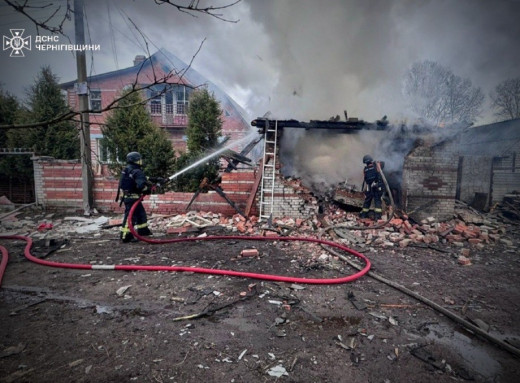  Російський дрон влучив у домоволодіння в селі на Чернігівщині  фото