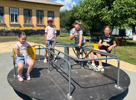 У Ніжині відкрили інклюзивний майданчик для дітей та молоді з інвалідністю фото У Ніжині відкрили інклюзивний майданчик для дітей та молоді з інвалідністю фото