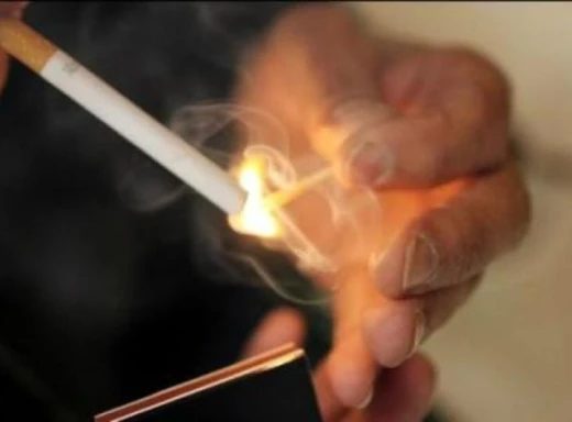 У Ніжині через необережність під час куріння ледь не згорів чоловік у власному будинку фото