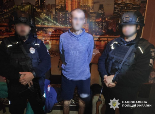Ніжинські поліцейські затримали підозрюваного у збуті наркотиків фото Ніжинські поліцейські затримали підозрюваного у збуті наркотиків фото