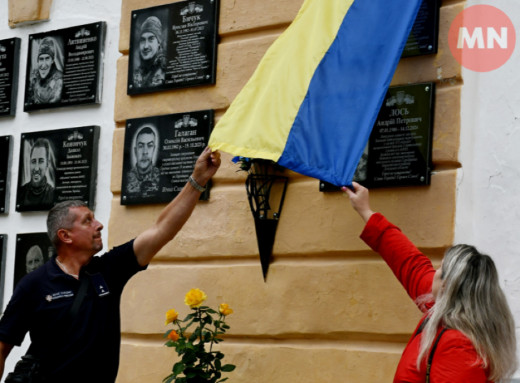У Ніжині відкрили меморіальні дошки на честь загиблих випускників гімназії №1 фото У Ніжині відкрили меморіальні дошки на честь загиблих випускників гімназії №1 фото