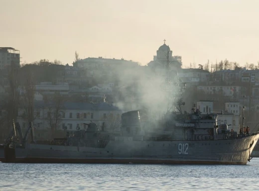 Услід за "Москвою": Повітряні сили здійснили вдалу атаку на десантний корабель "Новочеркаськ" фото