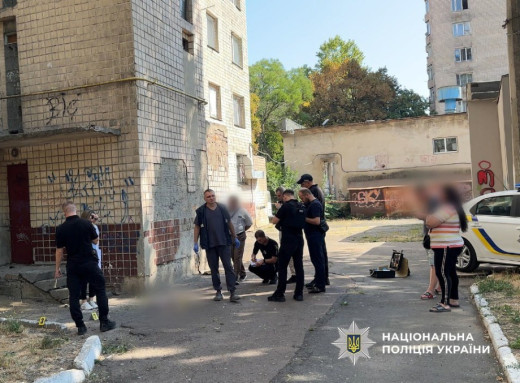 В Одесі жінка викинула новонароджену дитину з вікна немовля загинуло фото В Одесі жінка викинула новонароджену дитину з вікна немовля загинуло фото