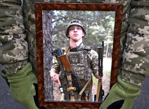 Ніжин попрощався з Воїном — Станіславом Колесником фото