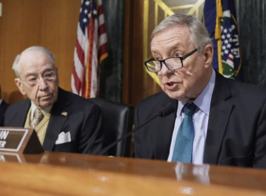 Сенатори США вимагають розблокувати 600 мільйонів доларів допомоги Україні та союзникам фото