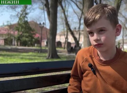 Маленький ніжинець — волонтер зі щирим  українським серцем — Відео фото