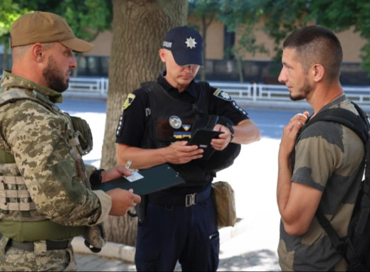 В Україні пропонують карати за образи військових штрафами та ув’язненням фото