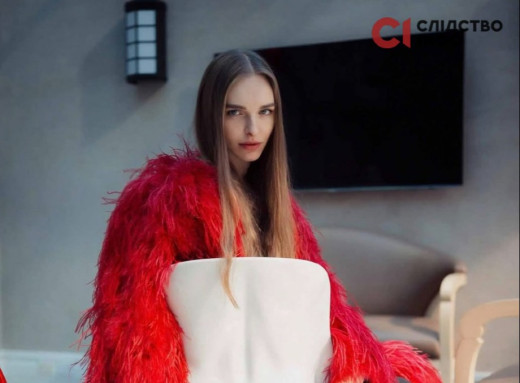 Українську модель підозрюють у вербуванні дівчат для Джеффрі Епштейна фото