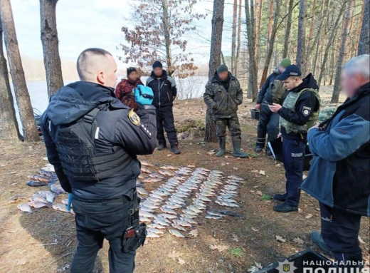 На Чернігівщині браконьєри сітками наловили риби на 216 тисяч гривень (Фото) фото