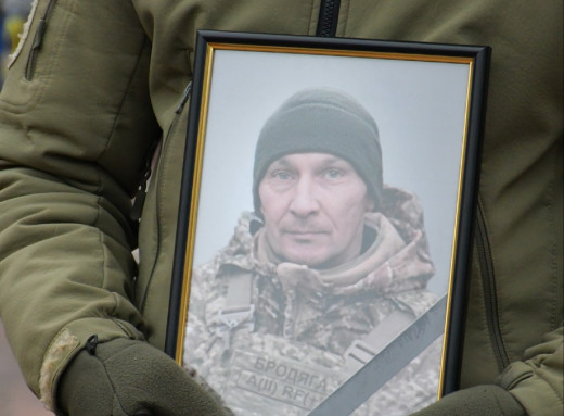 Ніжин попрощався з Воїном — Павлом Василенком фото