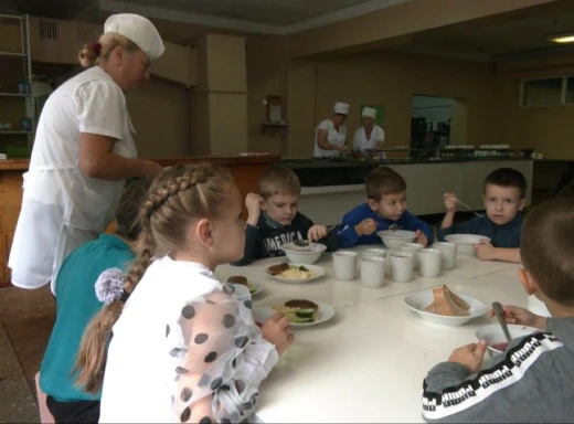 Пільгове харчування у Ніжині: чи зможе місто продовжити безплатні сніданки для дітей війни фото