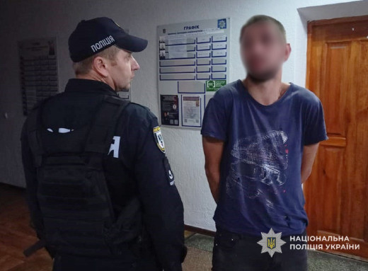 Провокував бійку та побив поліцейського: на Ніжинщині затримали підозрюваного чоловіка фото