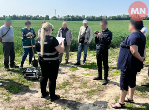 На Чернігівщині викрили групу, яка закопувала небезпечні відходи просто в землю фото На Чернігівщині викрили групу, яка закопувала небезпечні відходи просто в землю фото