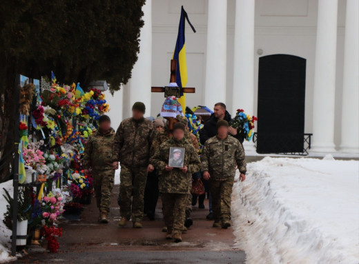 Ніжин провів останню путь загиблого воїна - Олександра Крикуна  фото