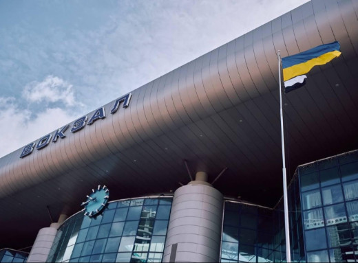 «Прапори надії» з'явилися на 95 вокзалах по всій Україні фото «Прапори надії» з'явилися на 95 вокзалах по всій Україні фото
