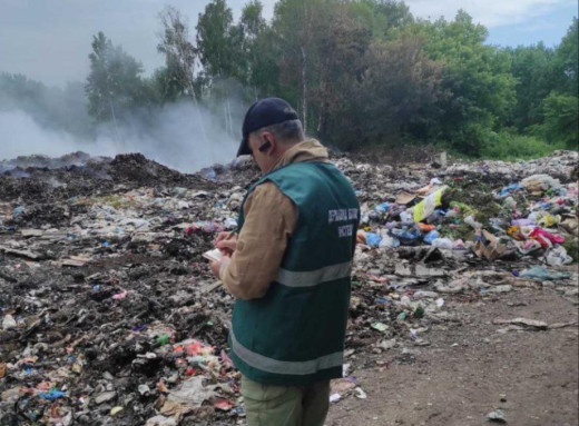 Через обстріли на Чернігівщині горить сміттєвий полігон фото Через обстріли на Чернігівщині горить сміттєвий полігон фото