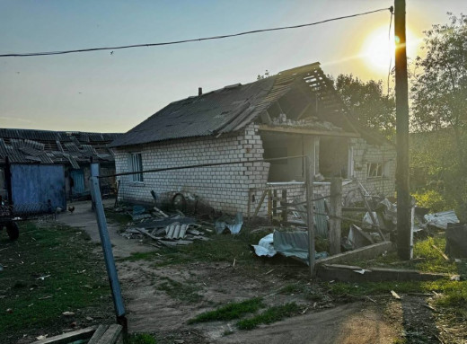 Атакували два приватні будинки дронами: обстріли прикордоння Чернігівщини фото Атакували два приватні будинки дронами: обстріли прикордоння Чернігівщини фото
