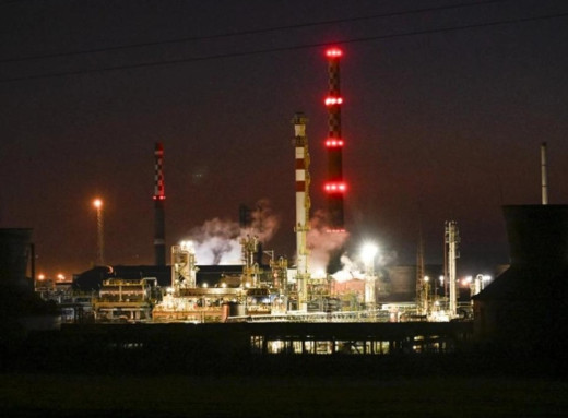 Сизранський НПЗ у росії зупинив переробку нафти після атаки українських дронів фото