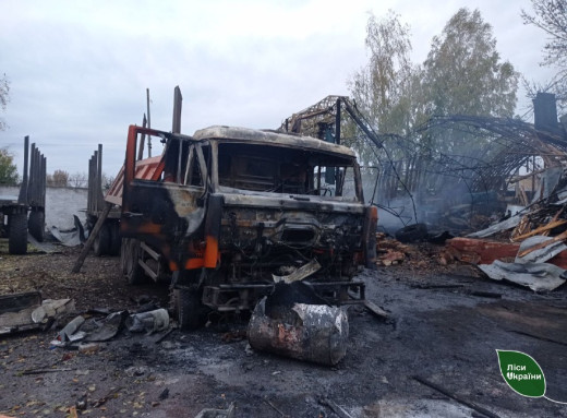 Російська атака по надлісництву на Чернігівщині: пошкоджено техніку та приміщення фото Російська атака по надлісництву на Чернігівщині: пошкоджено техніку та приміщення фото